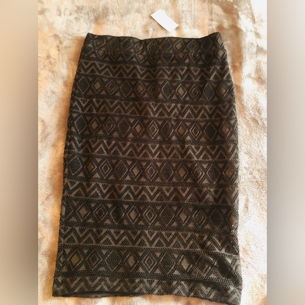 Bebe - lace skirt